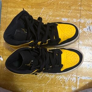 AIR JORDAN 1 Retro Mid New Love 2017 release